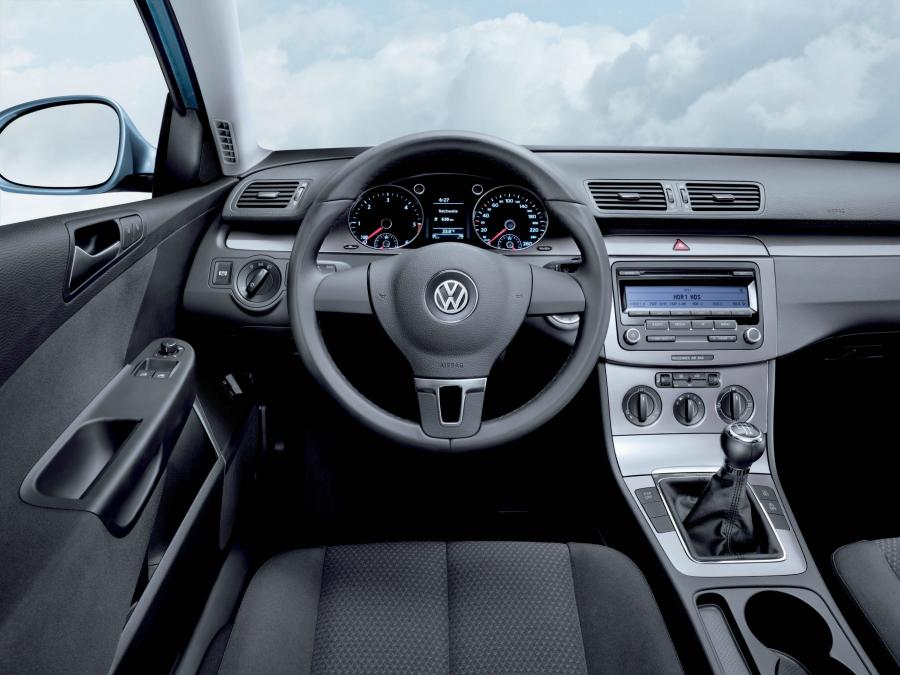  Volkswagen Passat BlueMotion 2009 года  (фото 3 из 8)